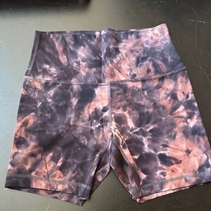 Women's Lululemon Tie-Dye Shorts size 6 bike shorts